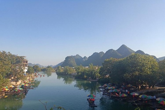 康輝旅游網(wǎng)廣州往返，寶藏大漓江W 象鼻山+古東瀑布+遇龍河多人筏+銀子巖+世外桃源動車4天