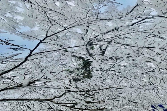 康輝旅游網(wǎng)廣州往返廣西 冬韻貓兒山 漓江源大峽谷+貓兒山+興安水街+西山動(dòng)車3天