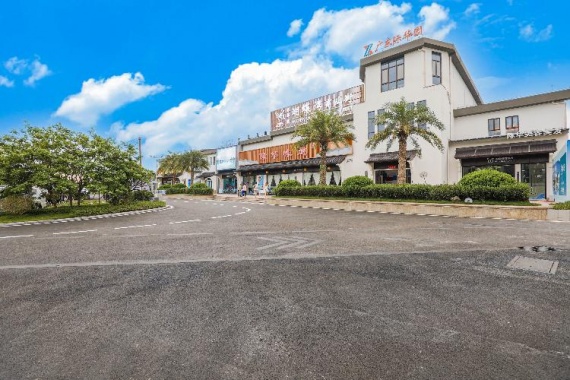 康輝旅游網(wǎng)【清遠(yuǎn).直通車】廣州往返清遠(yuǎn)際華園湖蝶灣溫泉酒店2天，健身房+自動麻將任玩