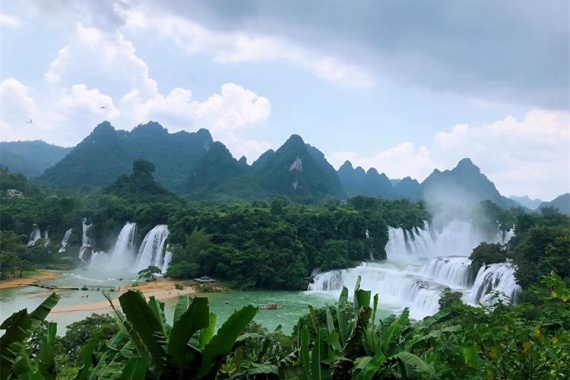 康輝旅游網(wǎng)ZM<5-6月德巴仙境>4天，廣西德天跨國瀑布、鵝泉、長壽村、明仕田園、浩坤湖