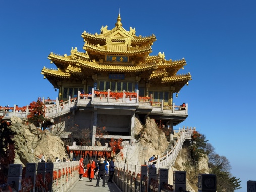 康辉旅游网<峰林仙境 十里画廊老君山一日游>郑州往返洛阳栾川老君山一日游，天天发团纯玩无购物