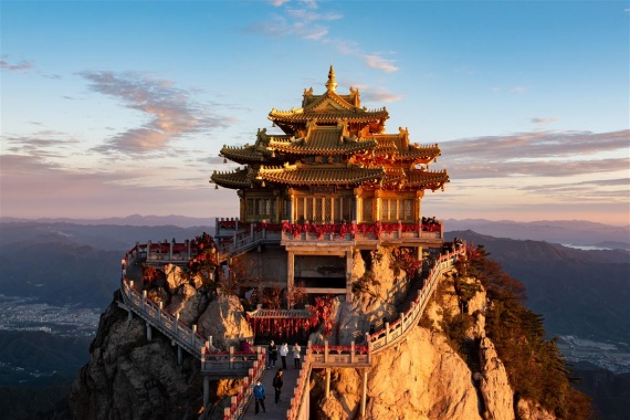 康辉旅游网<春节河南旅游>郑州出发河南5天4晚游，郑州+开封+少林+老君山+白马寺+龙门石窟，赠送清明上河园、少林寺 龙门石窟耳机