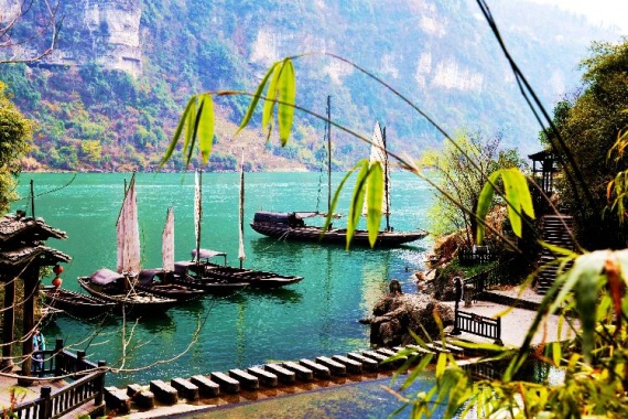 康辉旅游网武汉动车往返三峡大瀑布、三峡人家、清江画廊3天2晚跟团游