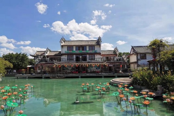 康辉旅游网广州往返广西，花开罗平 田州古城+百色纪念园+吉隆堡+罗平油菜花田纯玩动车5天