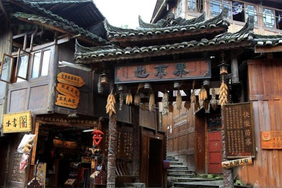 康辉旅游网<经典>春节广州出发贵州A3寨叙花江黄果树+西江千户苗寨+小七孔双动5天