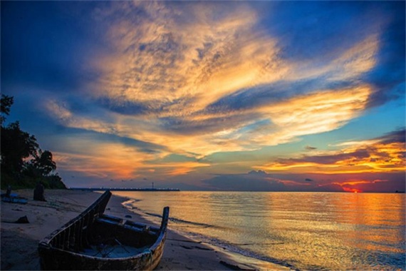 康辉旅游网北海银滩+老街+北部湾广场+涠洲岛标志广场+天主教堂+南湾基地+鳄鱼山火山公园