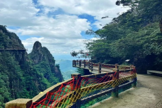 康辉旅游网<新春全景郴州>广州往返郴州莽山五指峰，小东江，九龙水寨，裕后街纯玩4天