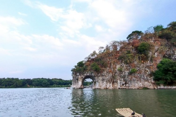康辉旅游网<经典 纯享桂林>阳朔兴坪漓江、遇龙河竹筏、荔江湾、象鼻山动车三天游