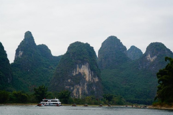 康辉旅游网ZM<6月仙境大漓江>双动4天，冠岩+榕杉湖+三星漓江船+遇龙河竹筏漂+旅拍
